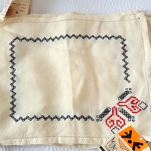 Vintage Romanian Linen Embroidered Napkins - Set of 8 - Picture 2 of 6